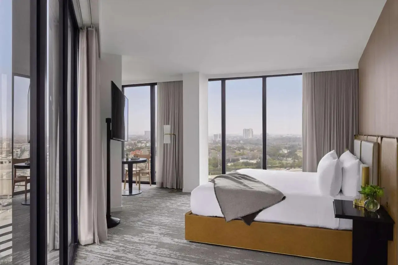 Foto - C. Baldwin, Curio Collection by Hilton