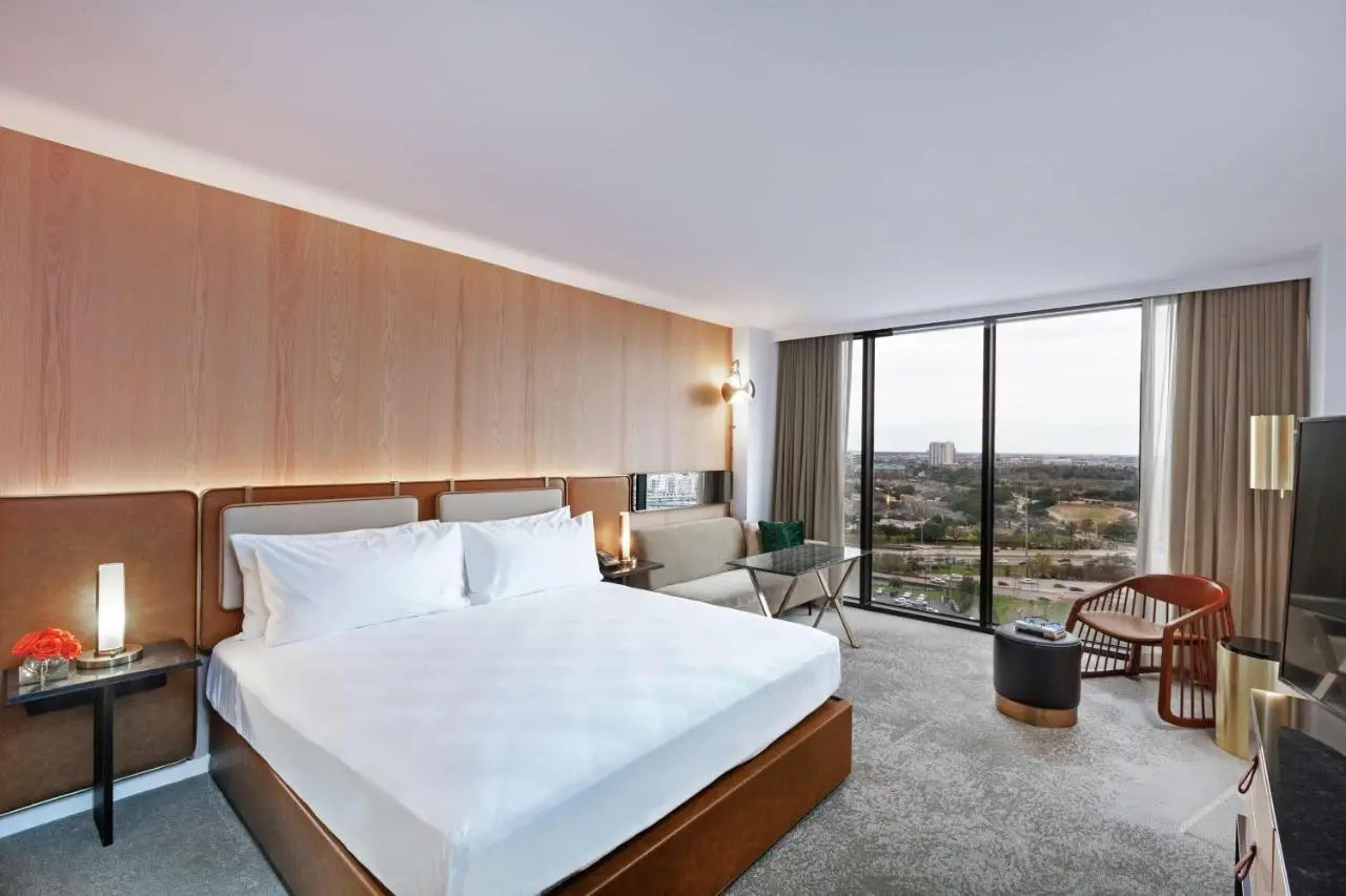 Foto - C. Baldwin, Curio Collection by Hilton