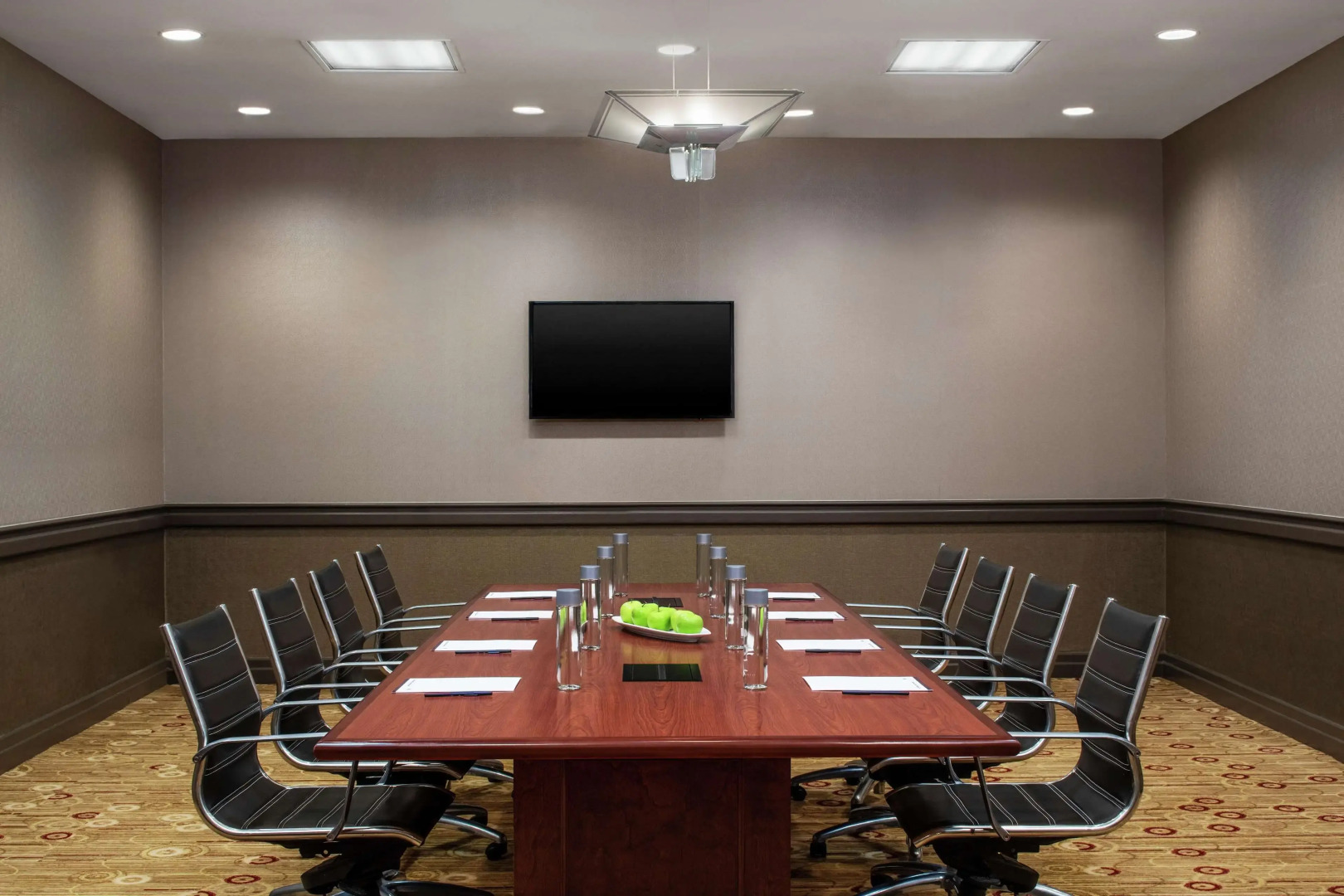 Foto - DoubleTree by Hilton Hotel Newark Airport