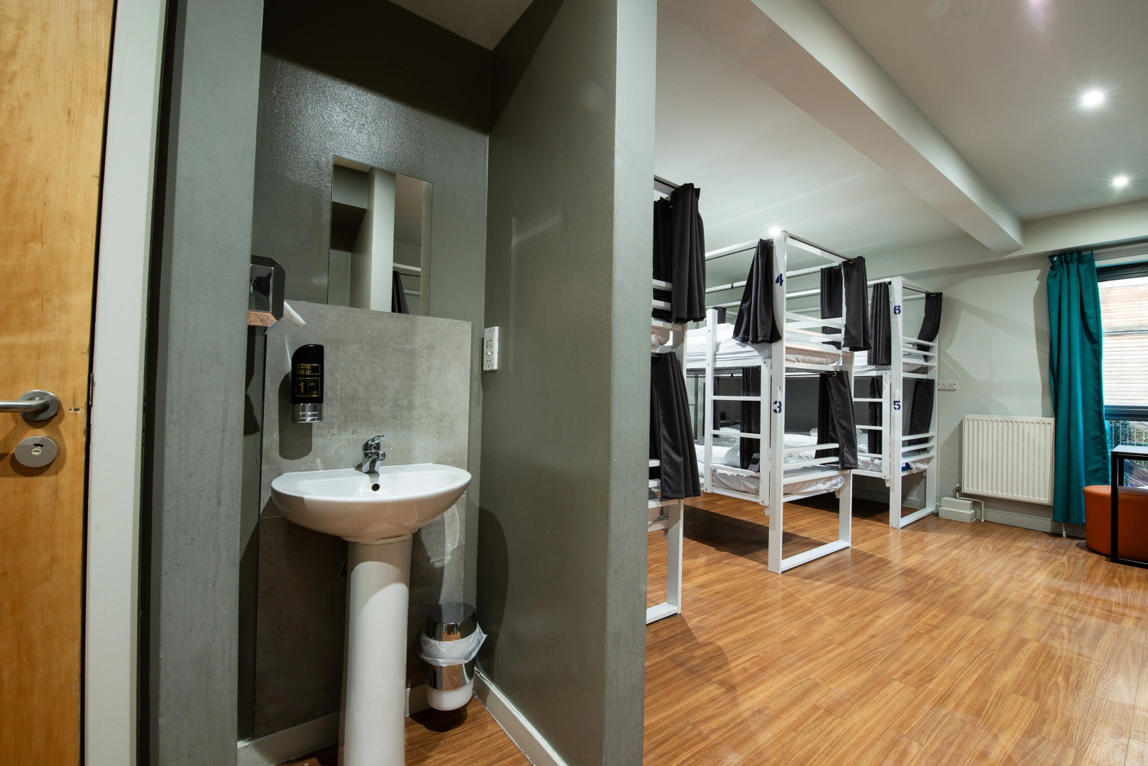 Photo - a&o Edinburgh City