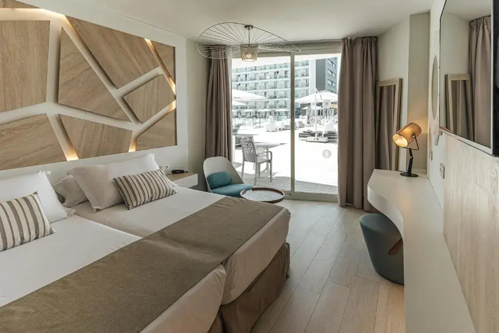 Photo - The Ibiza Twiins - 4* Sup