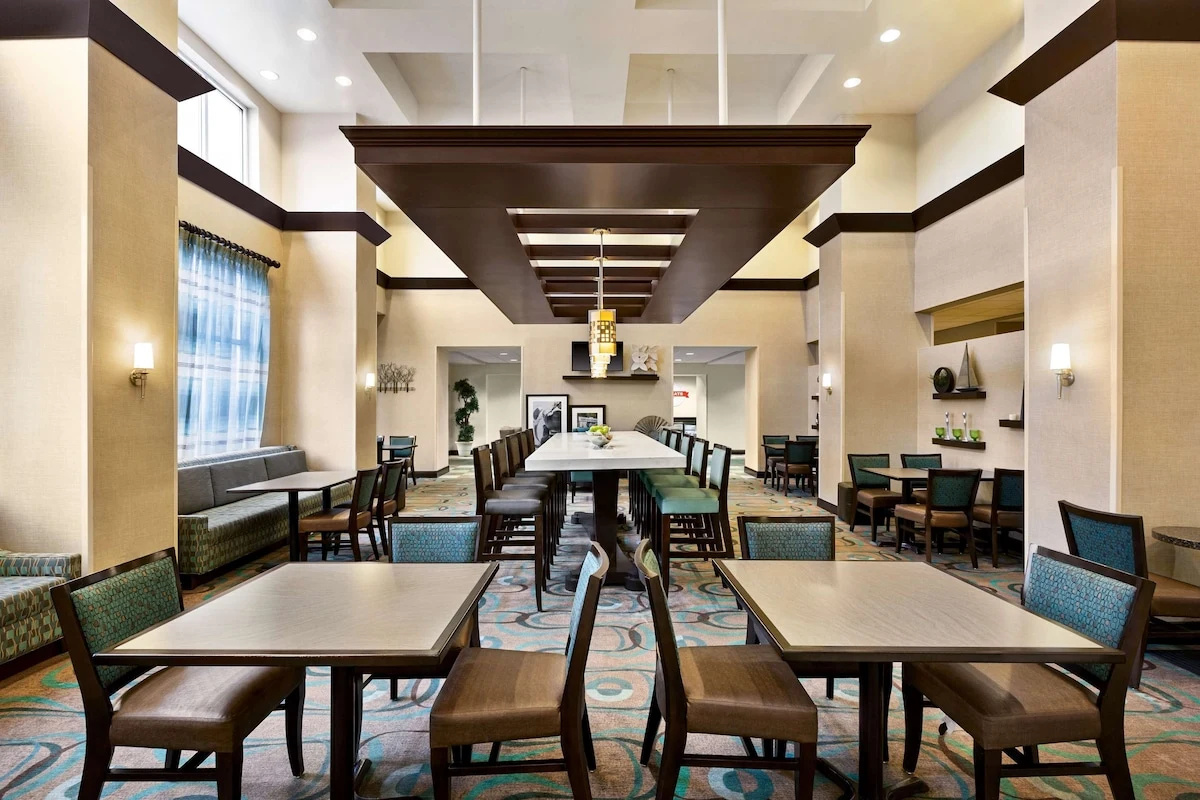 Photo - Hampton Inn & Suites Atlanta Airport West Camp Creek Pkwy