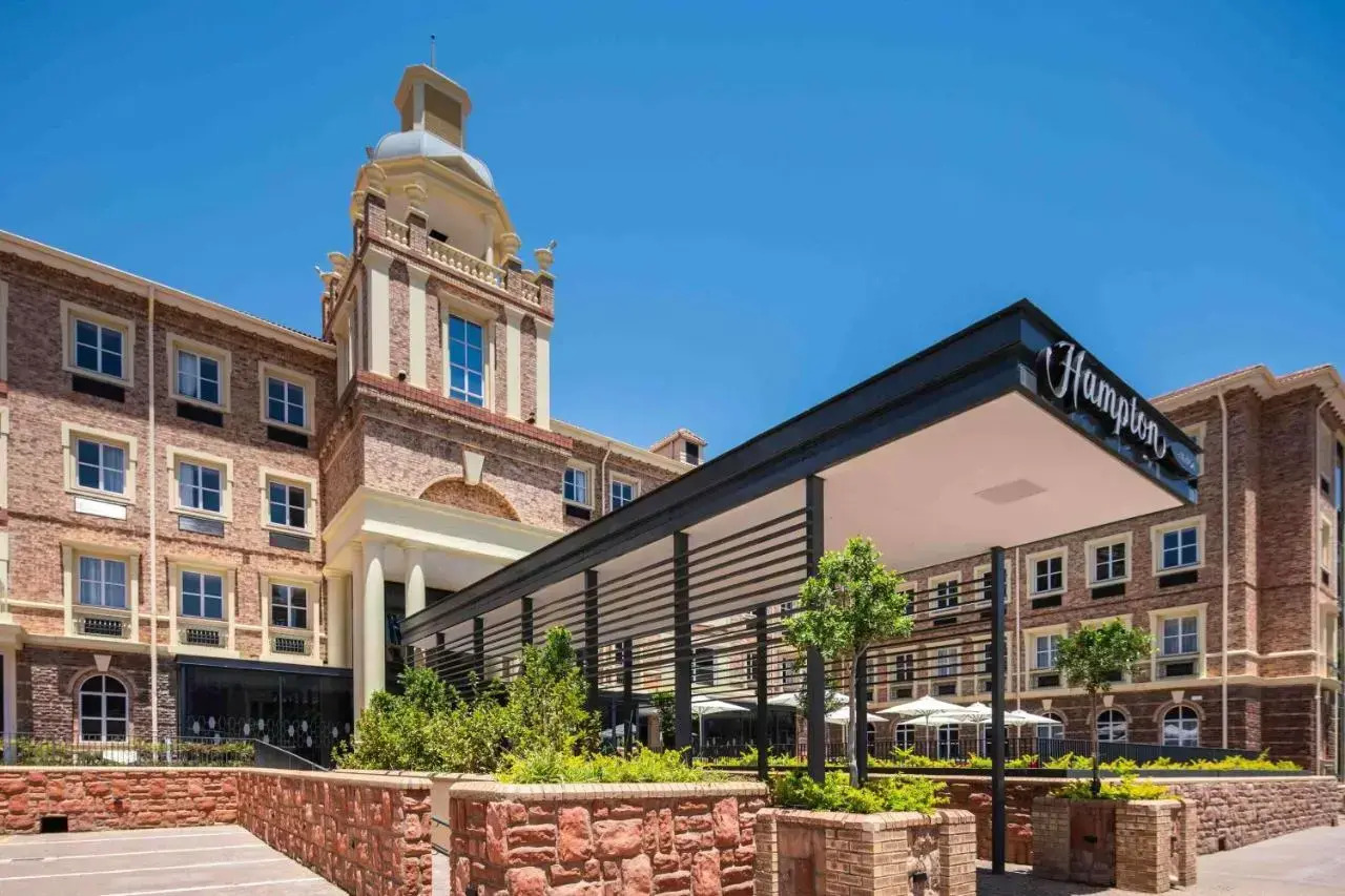 Photo - Hampton By Hilton Sandton Grayston