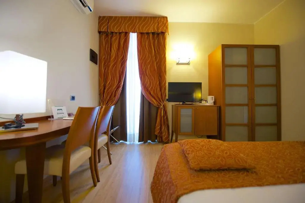 Photo - Best Western Crystal Palace Hotel