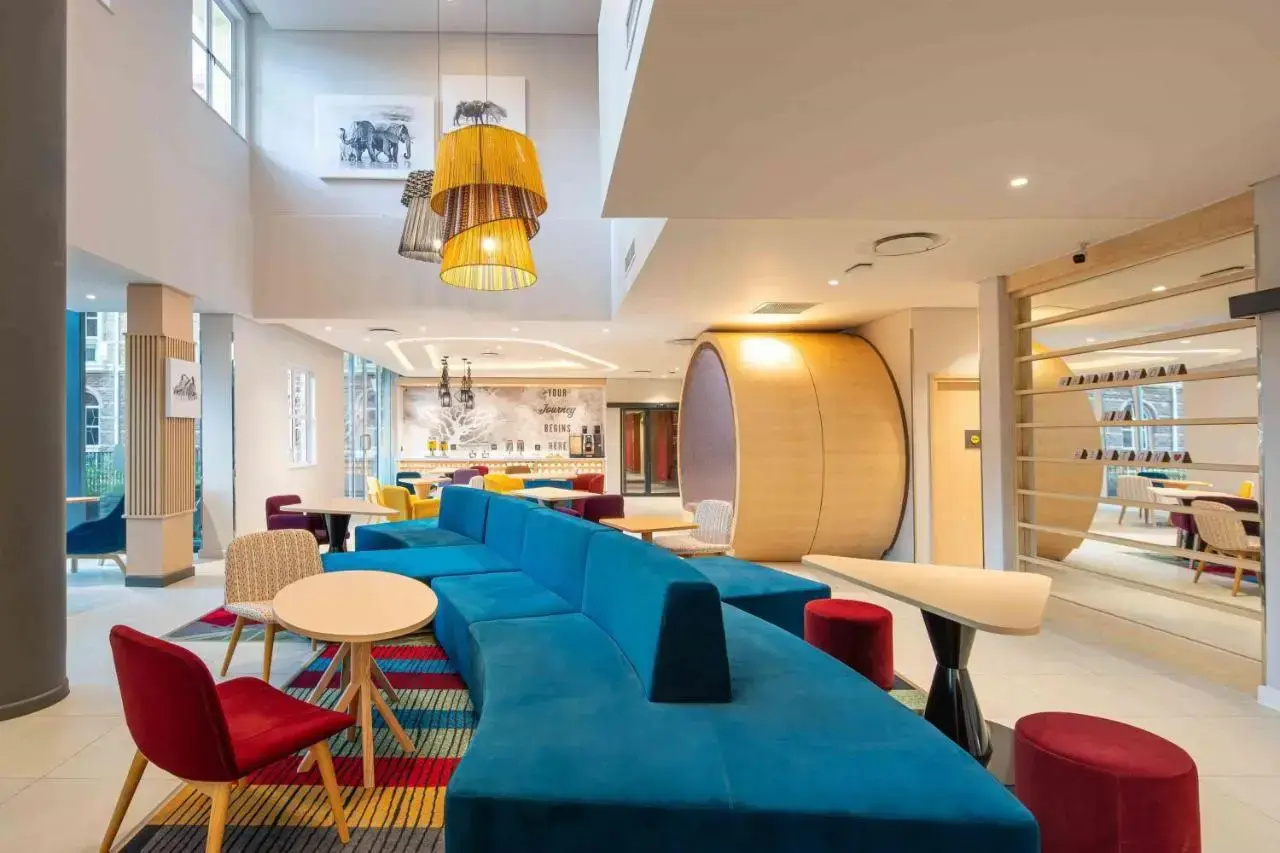 Photo - Hampton By Hilton Sandton Grayston