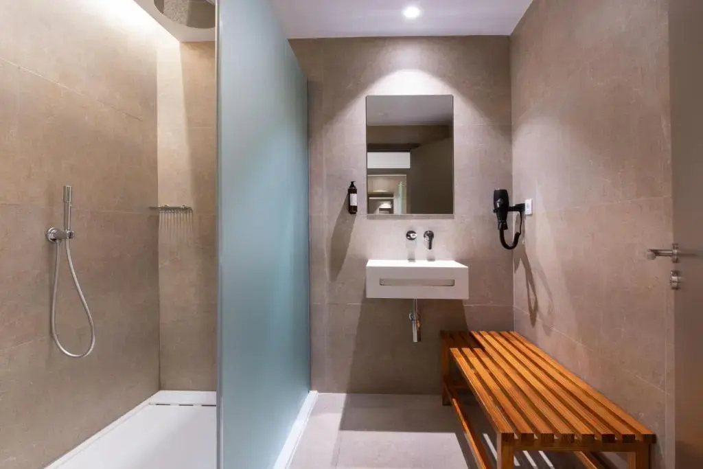 Photo - Valentin Reina Paguera - Adults Only