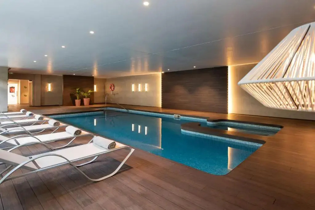 Photo - Valentin Reina Paguera - Adults Only