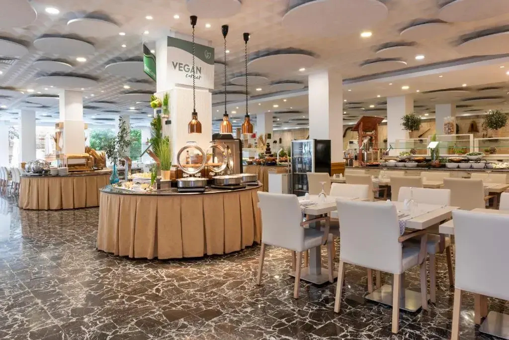 Photo - Valentin Reina Paguera - Adults Only