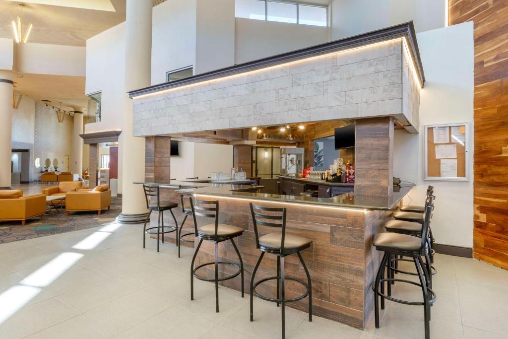 Photo - Best Western Plus El Paso Airport Hotel & Conference Center