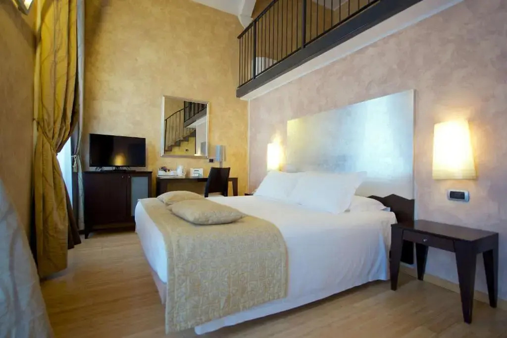 Photo - Best Western Crystal Palace Hotel