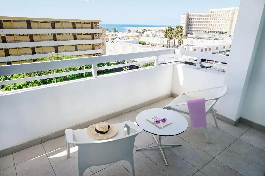 Photo - Akeah Broncemar