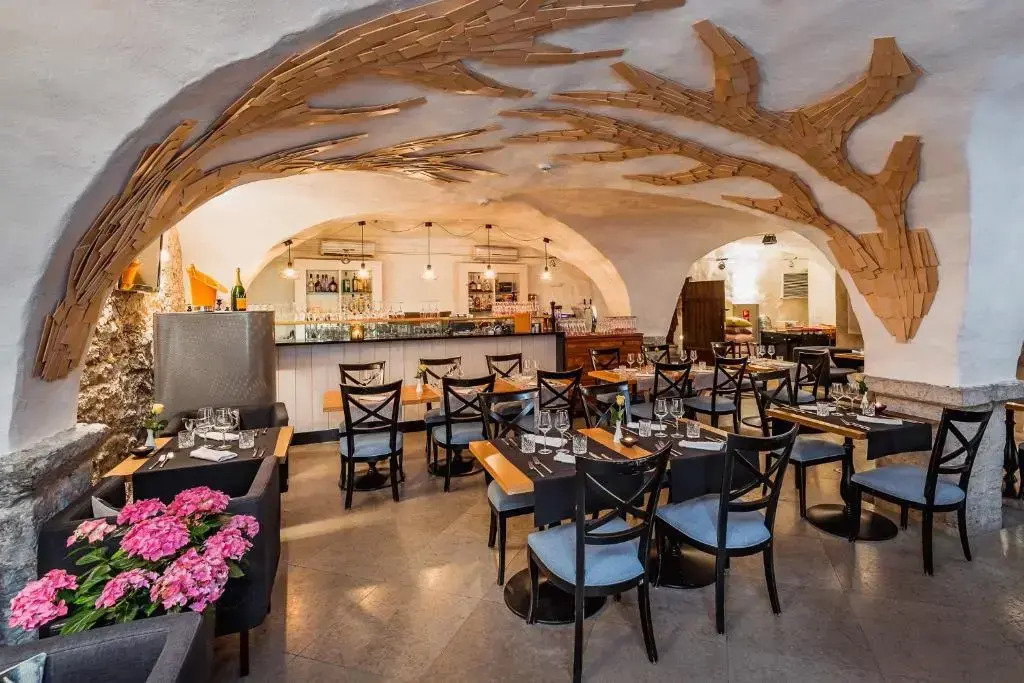 Photo - Meriton Old Town Garden Hotel