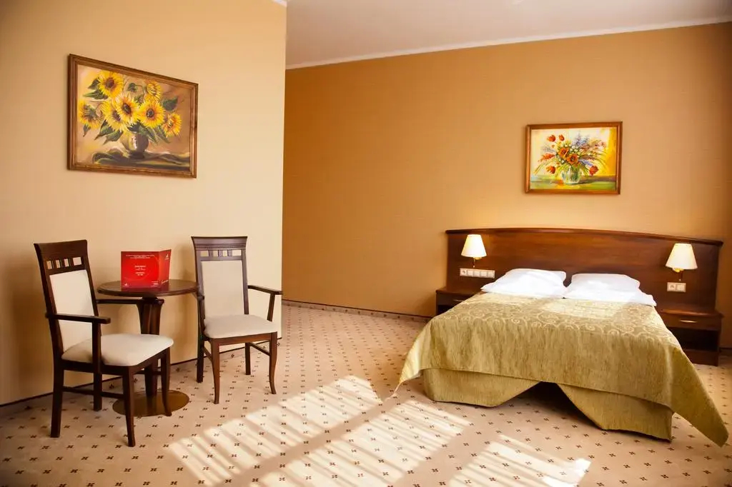 Photo - Grand Royal Hotel