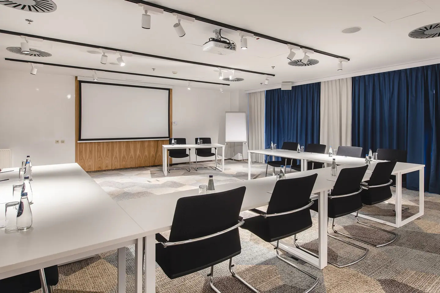 Foto - Courtyard by Marriott Warsaw Airport