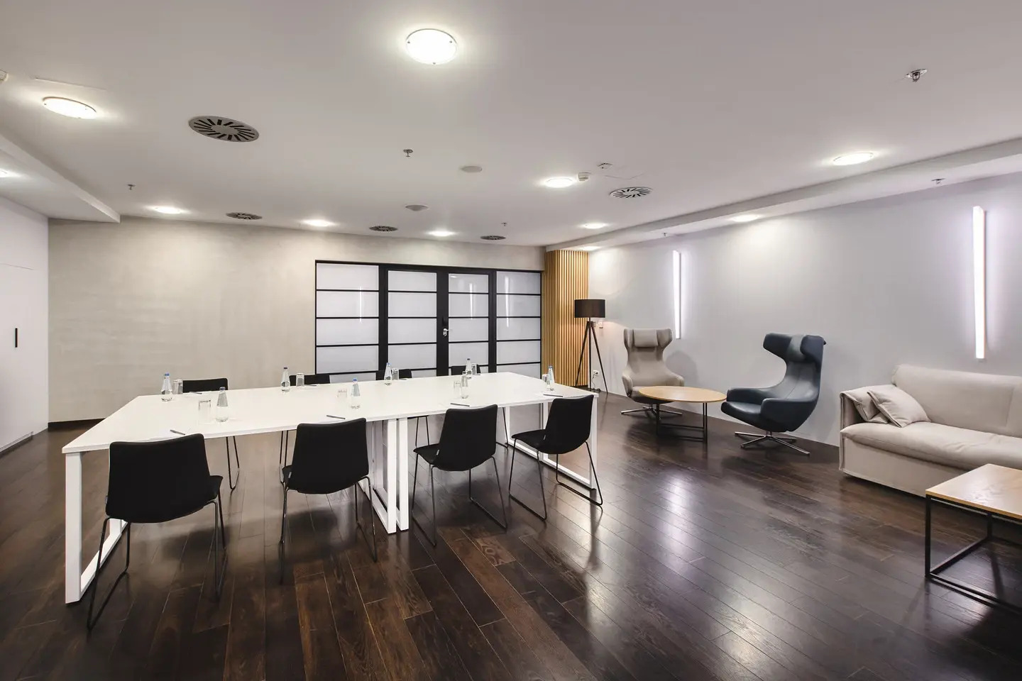 Foto - Courtyard by Marriott Warsaw Airport