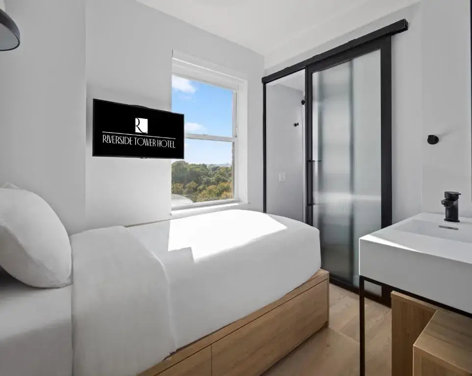 Photo - Riverside Tower Hotel