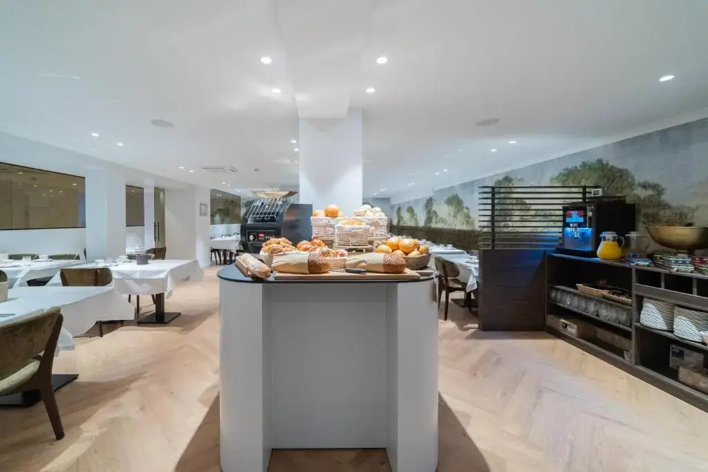 Photo - Grand Hotel Normandy by CW Hotel Collection