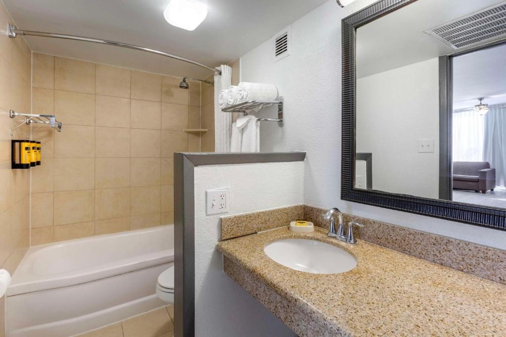 Photo - Best Western Plus El Paso Airport Hotel & Conference Center