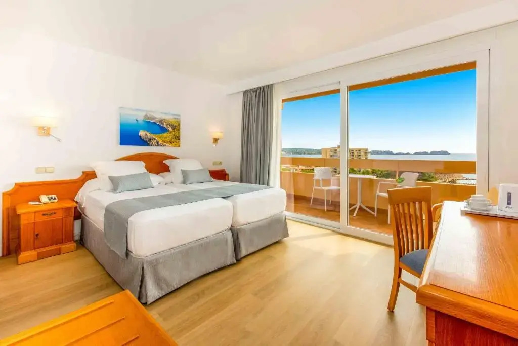 Photo - Valentin Reina Paguera - Adults Only