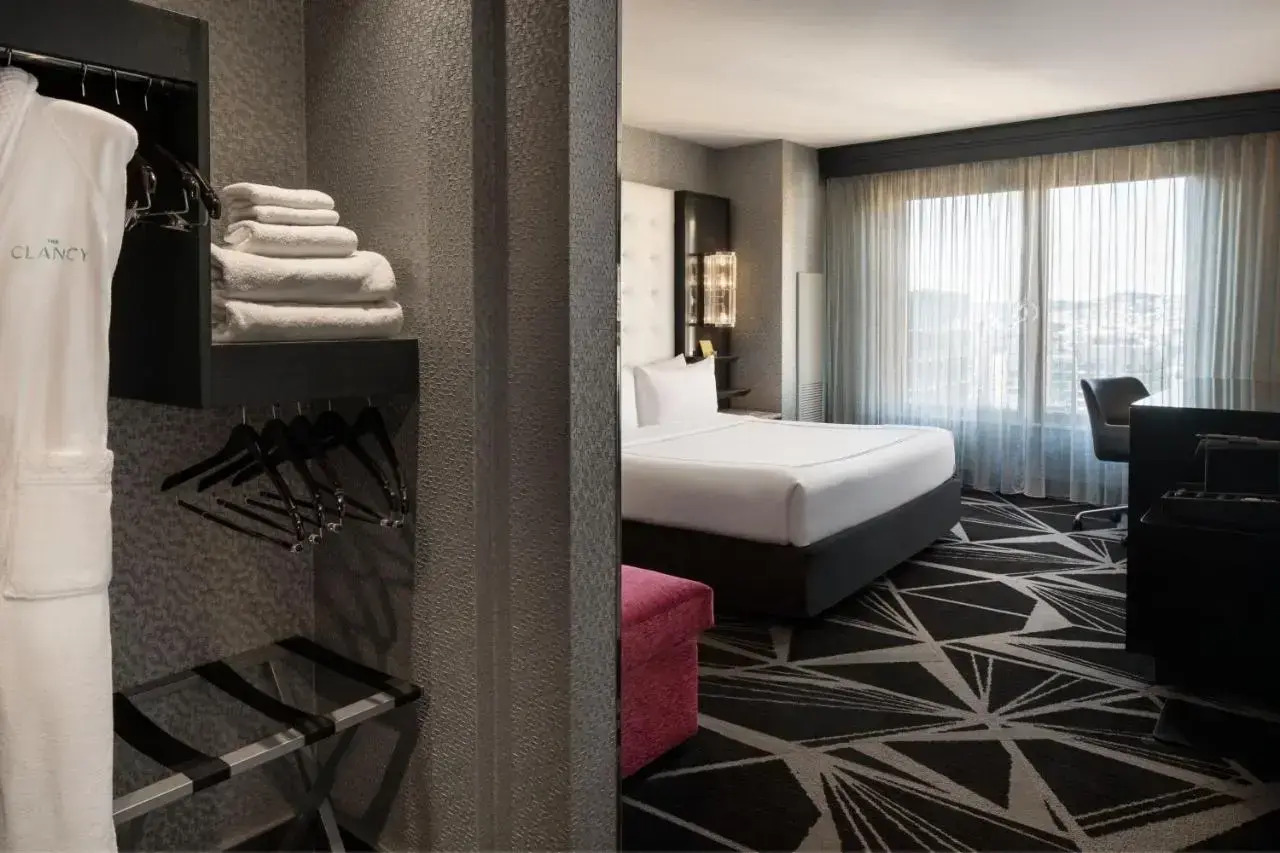 Foto - The Clancy, Autograph Collection