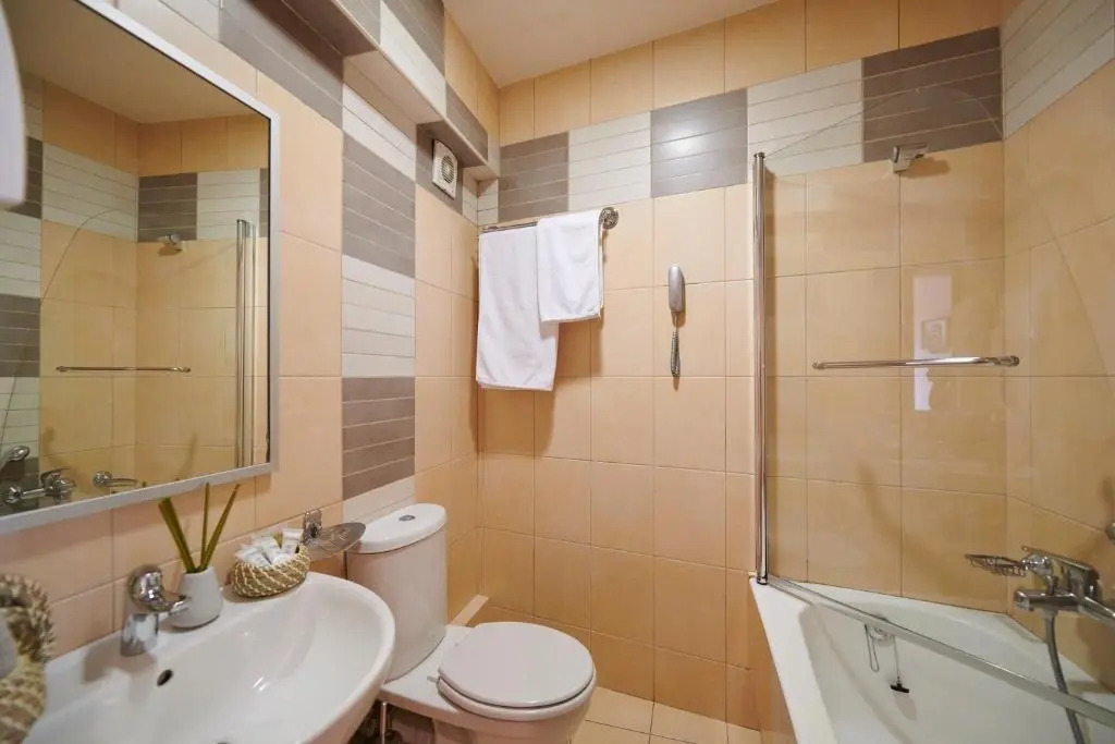 Photo - Crystal City Hotel