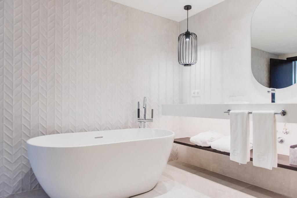 Photo - Molina Lario