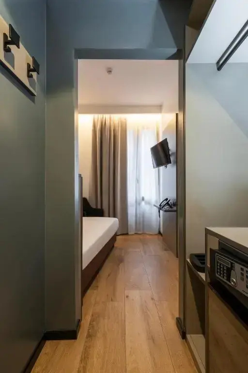 Photo - London Hotel
