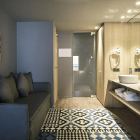 Yurbban Trafalgar Hotel