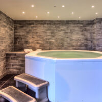 Hotel & Aparthotel Casteau Resort Mons