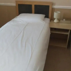 Woking Hotel thumbnail 3