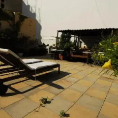 Apartment With Roof Garden thumbnail 8