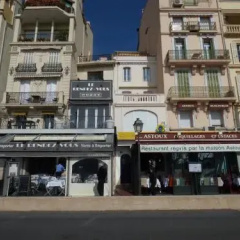 Proche Palais, Felix Faure thumbnail 1