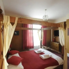 The Royal Oak Hotel thumbnail 3