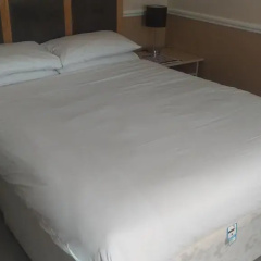 Woking Hotel thumbnail 1