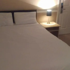 Woking Hotel thumbnail 2