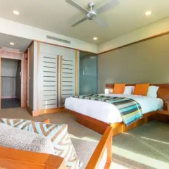 Yacht Club Villa thumbnail 5