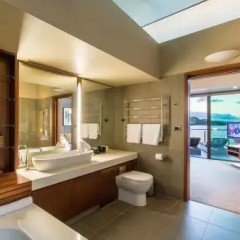 Yacht Club Villa thumbnail 6