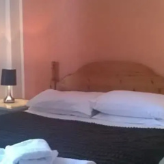 The Royal Oak Hotel thumbnail 6