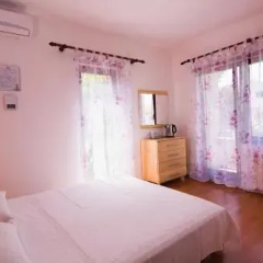 Apartments and Rooms Ivana thumbnail 2