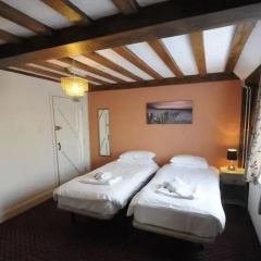 The Royal Oak Hotel thumbnail 2