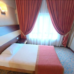 Mom Hotel - Bild 3