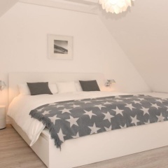 House Flora, Golden Knoepke - Bild 5