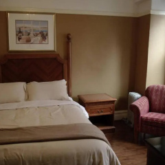 Yale Hotel thumbnail 2