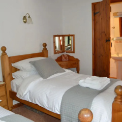 Shipload Cottage thumbnail 8