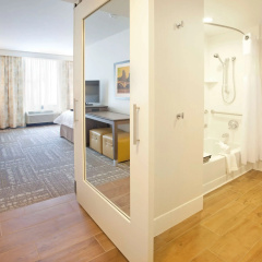 Hampton Inn & Suites Minneapolis / Downtown thumbnail 6