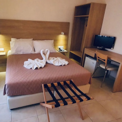 International Hotel thumbnail 6