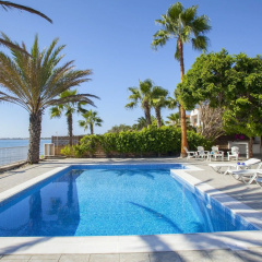 Sunset Beachfront Villa Meneou thumbnail 16