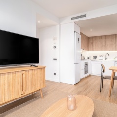 Limehome Barcelona Plaça Pirineus - Bild 18