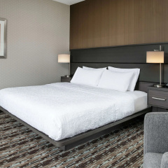 Hampton Inn & Suites Portsmouth Downtown thumbnail 3