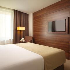 Parklane Resort and Spa в Санкт-Петербурге отзывы, цены и фото номеров - забронировать гостиницу Parklane Resort and Spa онлайн Санкт-Петербург комната для гостей фото 5